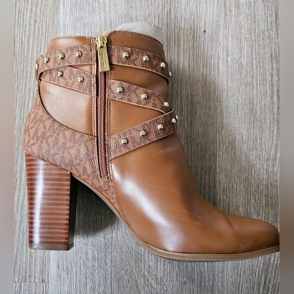 Size 11 MK Kincaid Studded Logo Trim Ankle Boot - Picture 10 of 13